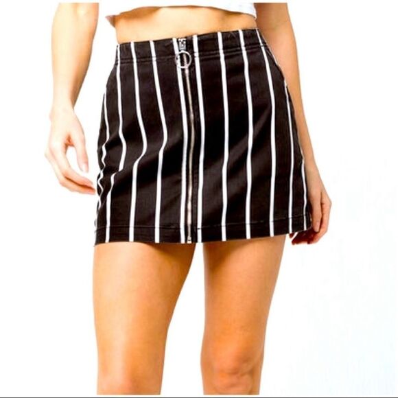 VOLCOM: The Frochickie Skirt Size Medium - Picture 1 of 12